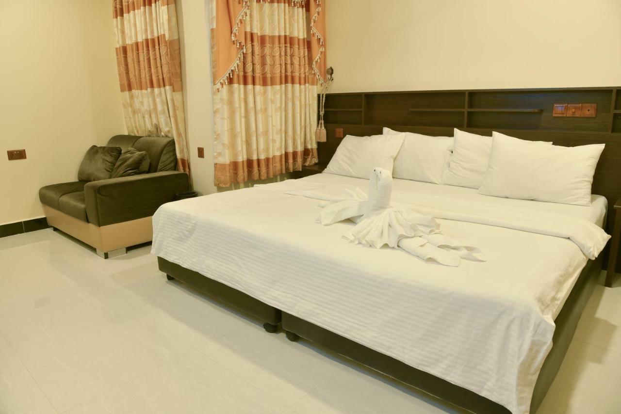 Nalaveshi Inn Huraa Buitenkant foto