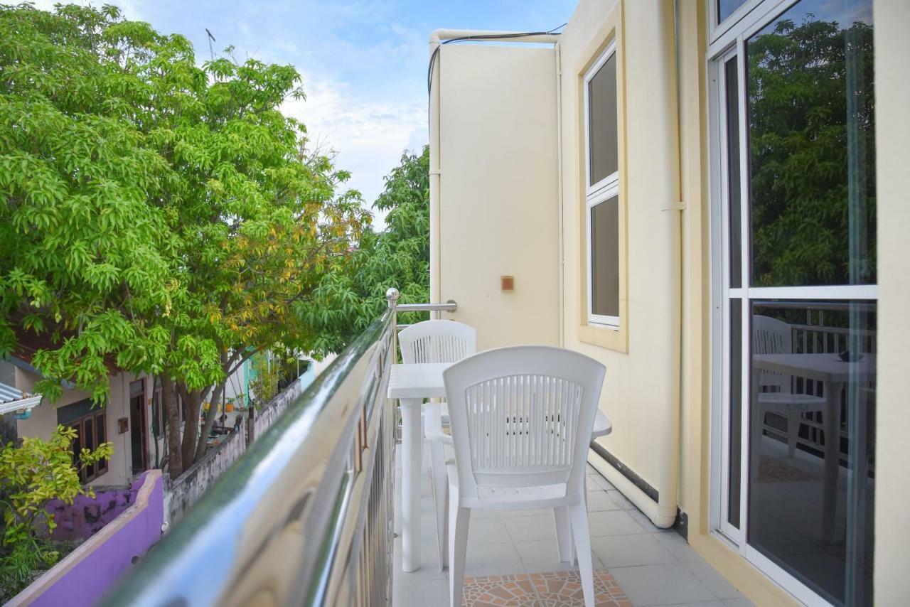 Nalaveshi Inn Huraa Buitenkant foto