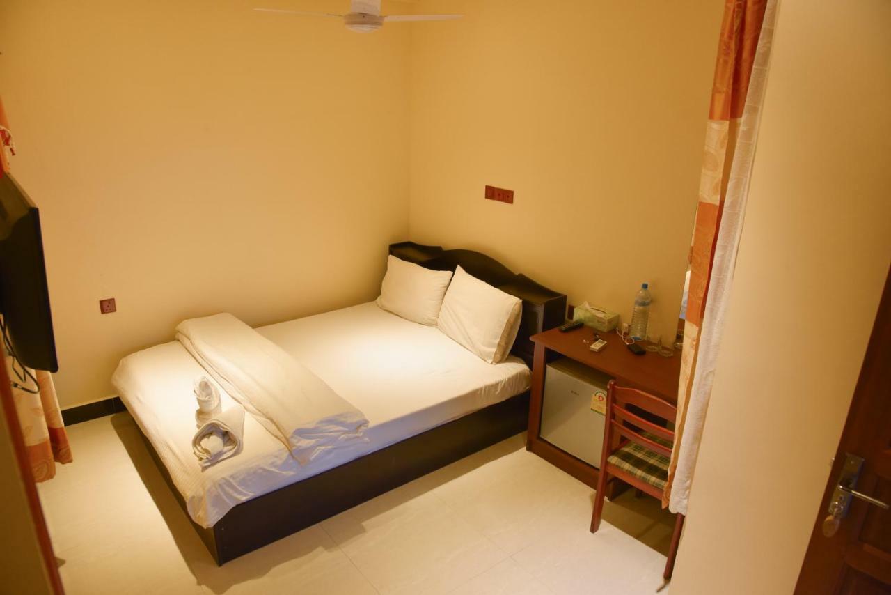 Nalaveshi Inn Huraa Buitenkant foto