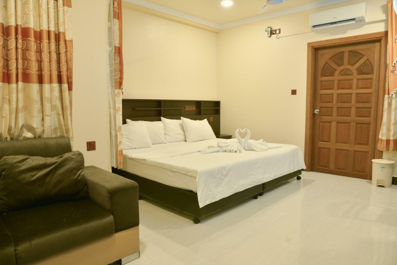 Nalaveshi Inn Huraa Buitenkant foto